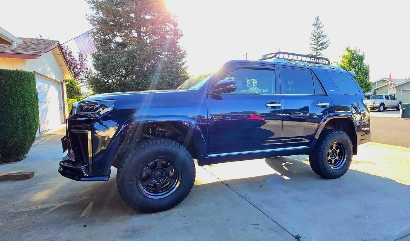 Toyota 4Runner (5th Gen) on Matte Black 6-spoke + A/T tires